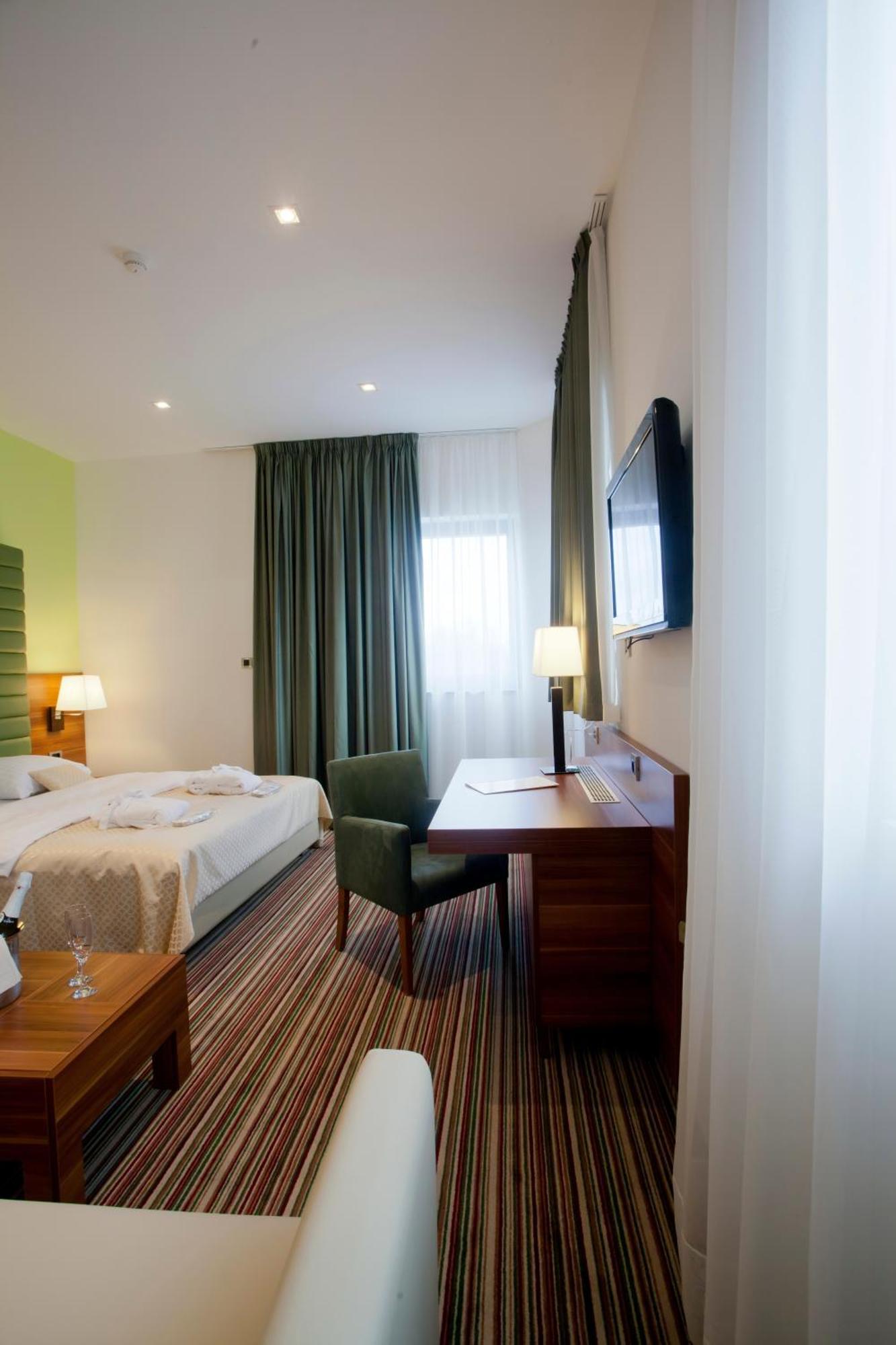 Hotel Sport อิวานิช-กราด ภายนอก รูปภาพ