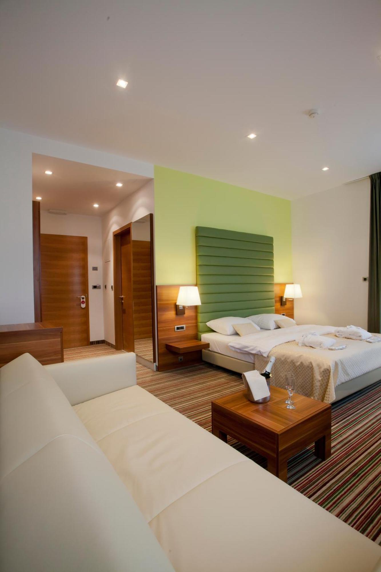 Hotel Sport อิวานิช-กราด ภายนอก รูปภาพ