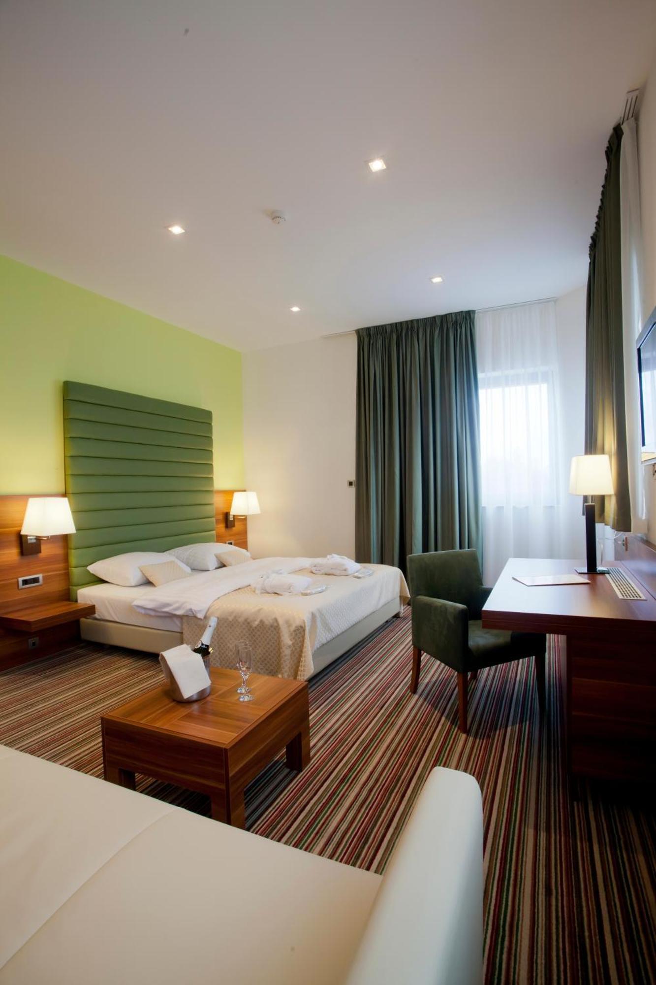 Hotel Sport อิวานิช-กราด ภายนอก รูปภาพ