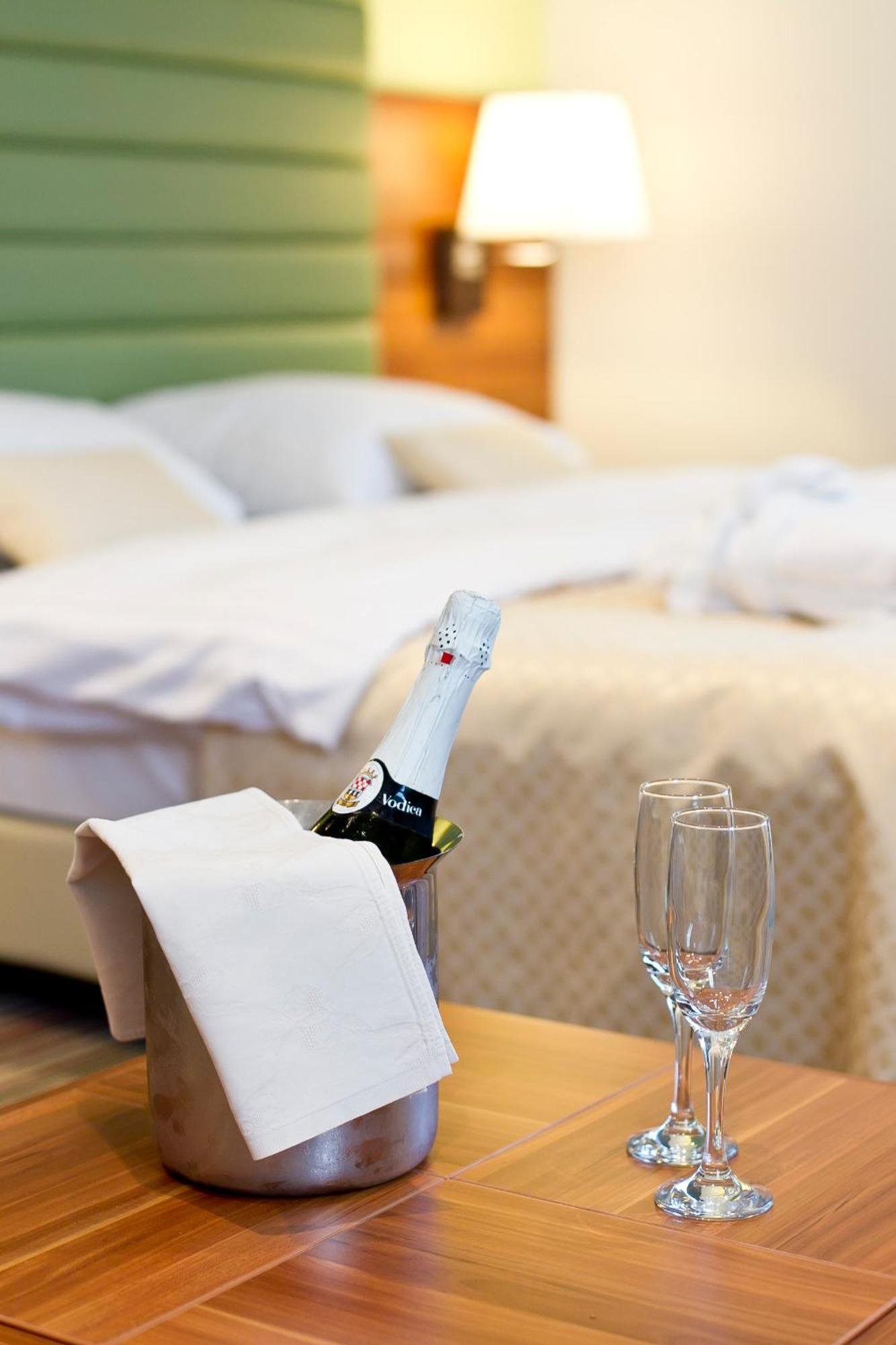 Hotel Sport อิวานิช-กราด ภายนอก รูปภาพ