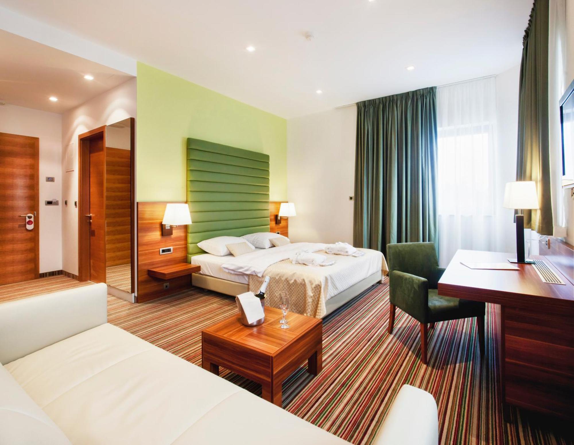 Hotel Sport อิวานิช-กราด ภายนอก รูปภาพ